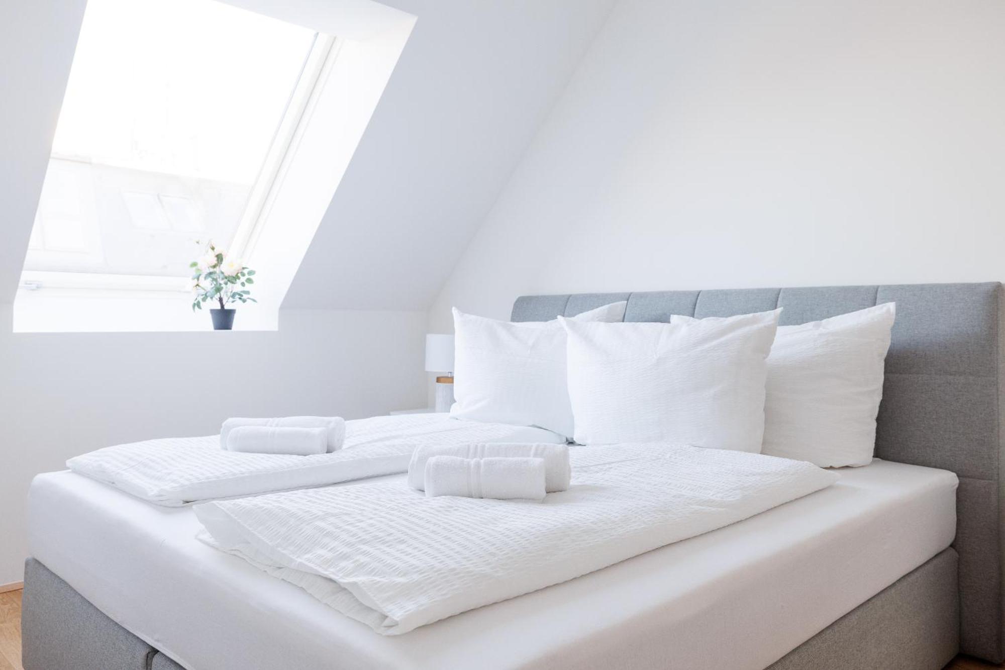 Symphony Apartments 40 - Modern Loft With Terrace And Grill In Central Location فيينا المظهر الخارجي الصورة