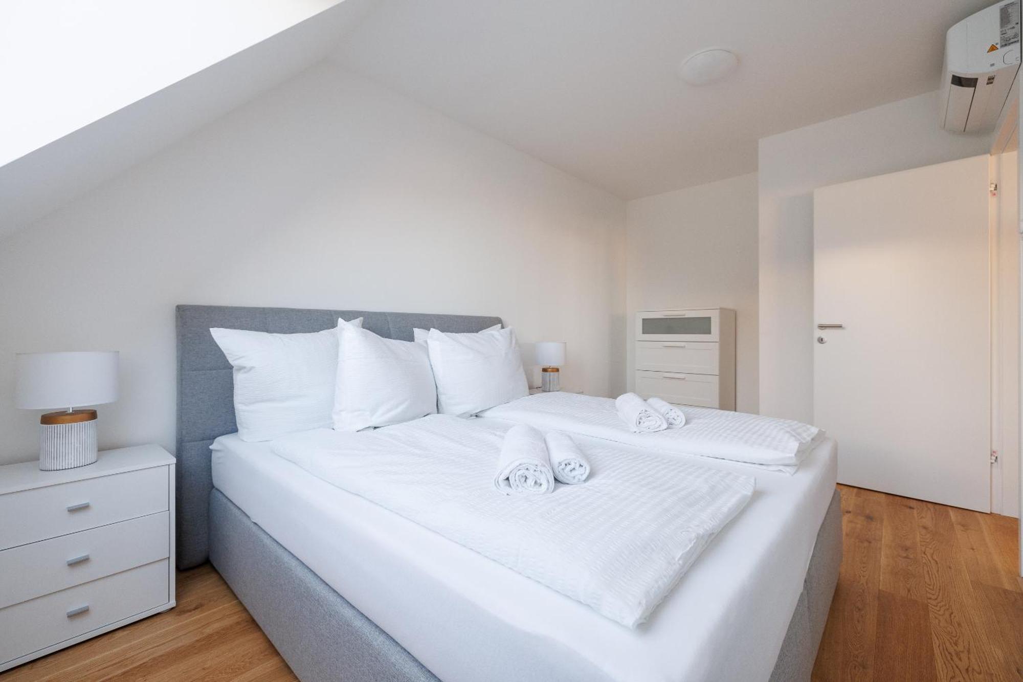 Symphony Apartments 40 - Modern Loft With Terrace And Grill In Central Location فيينا المظهر الخارجي الصورة