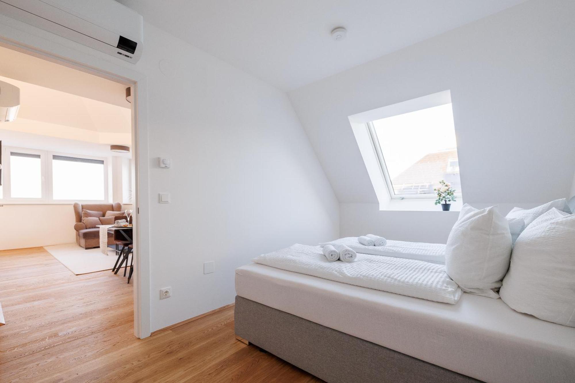 Symphony Apartments 40 - Modern Loft With Terrace And Grill In Central Location فيينا المظهر الخارجي الصورة