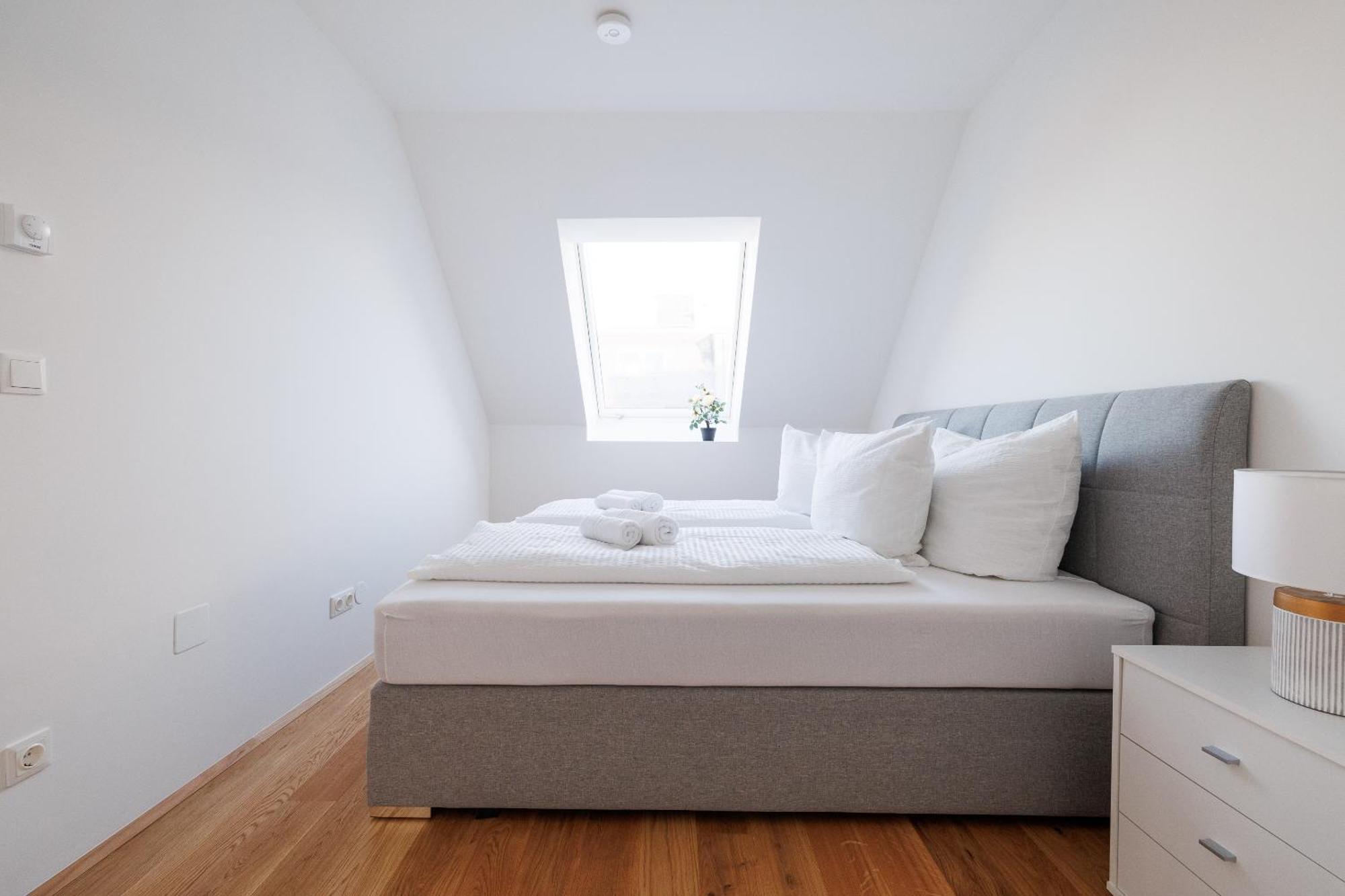 Symphony Apartments 40 - Modern Loft With Terrace And Grill In Central Location فيينا المظهر الخارجي الصورة